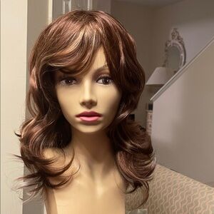 Chestnut Brown/Blonde Streaks 18” Beach Waves Wig with Bangs
